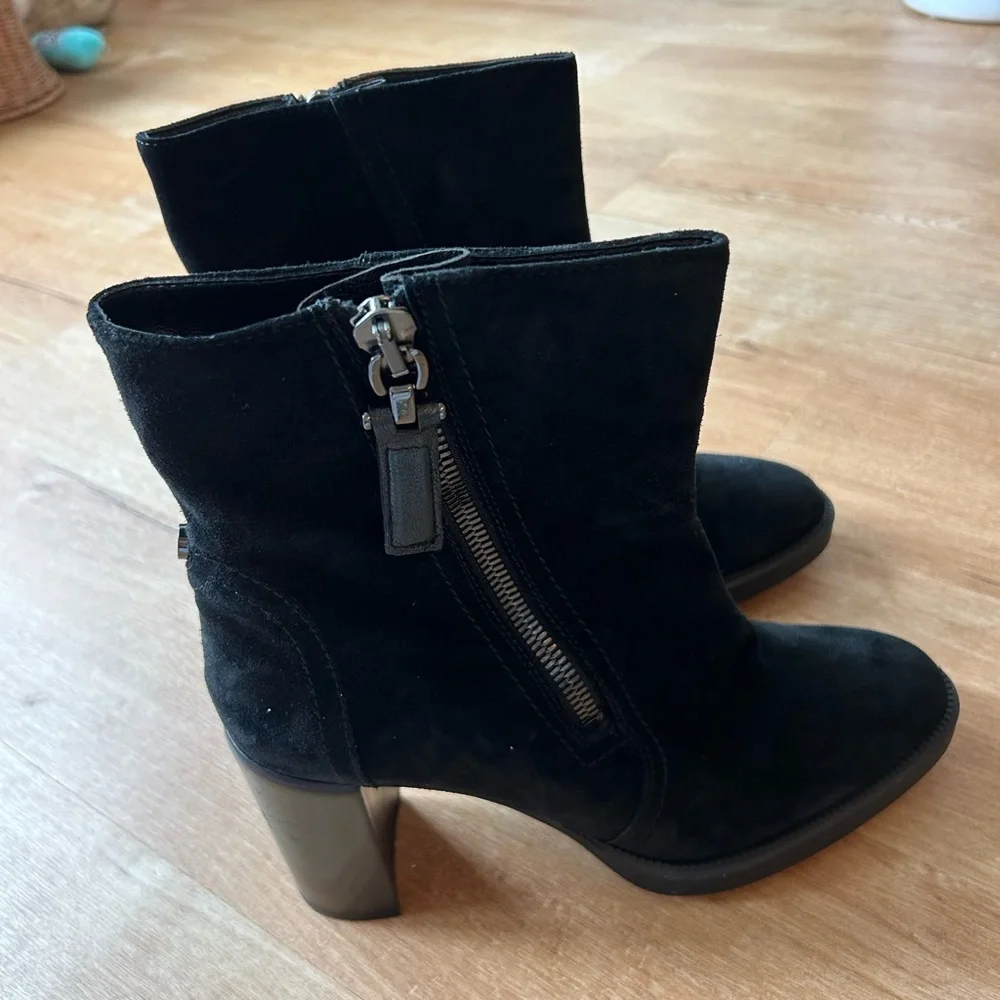 NWOT Aquatalia Black Ilenia Suede Ankle Boots - Picture 3 of 9